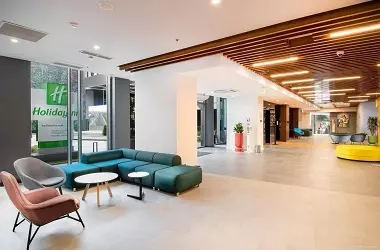 هتل هالیدی این